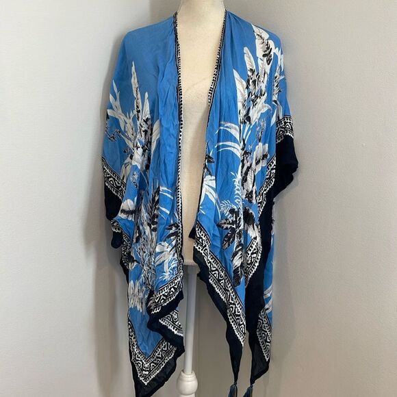 New VINCE CAMUTO One Size Blue Floral Shawl Wrap with Sleeves and Tassels - Picture 1 of 1